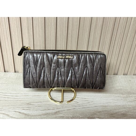 Authentic Miu Miu Matelasse Gray Leather Long Wallet - Picture 2 of 13